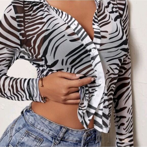 Zebra Striped Button Down Blouse - MEDIUM - Picture 8 of 10
